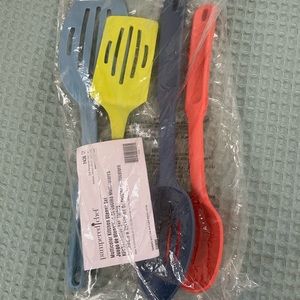 Pampered chef- multicolor kitchen utensil set